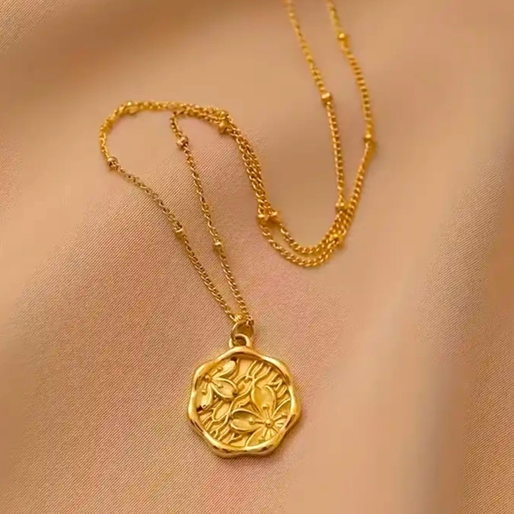 Elegant 18K Gold-Plated Pendant Necklace